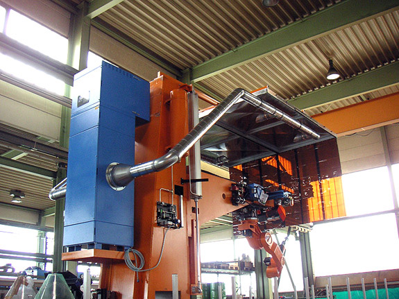 Safe manual welding area suction